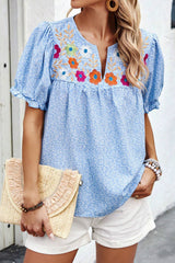 Blouse bleu ciel cranté-A WOMAN WE LOVE