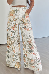 Jean large beige fleuri à taille haute et poches plaquées