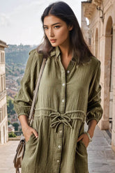 Mini-robe boutonnée à col et manches bracelet *