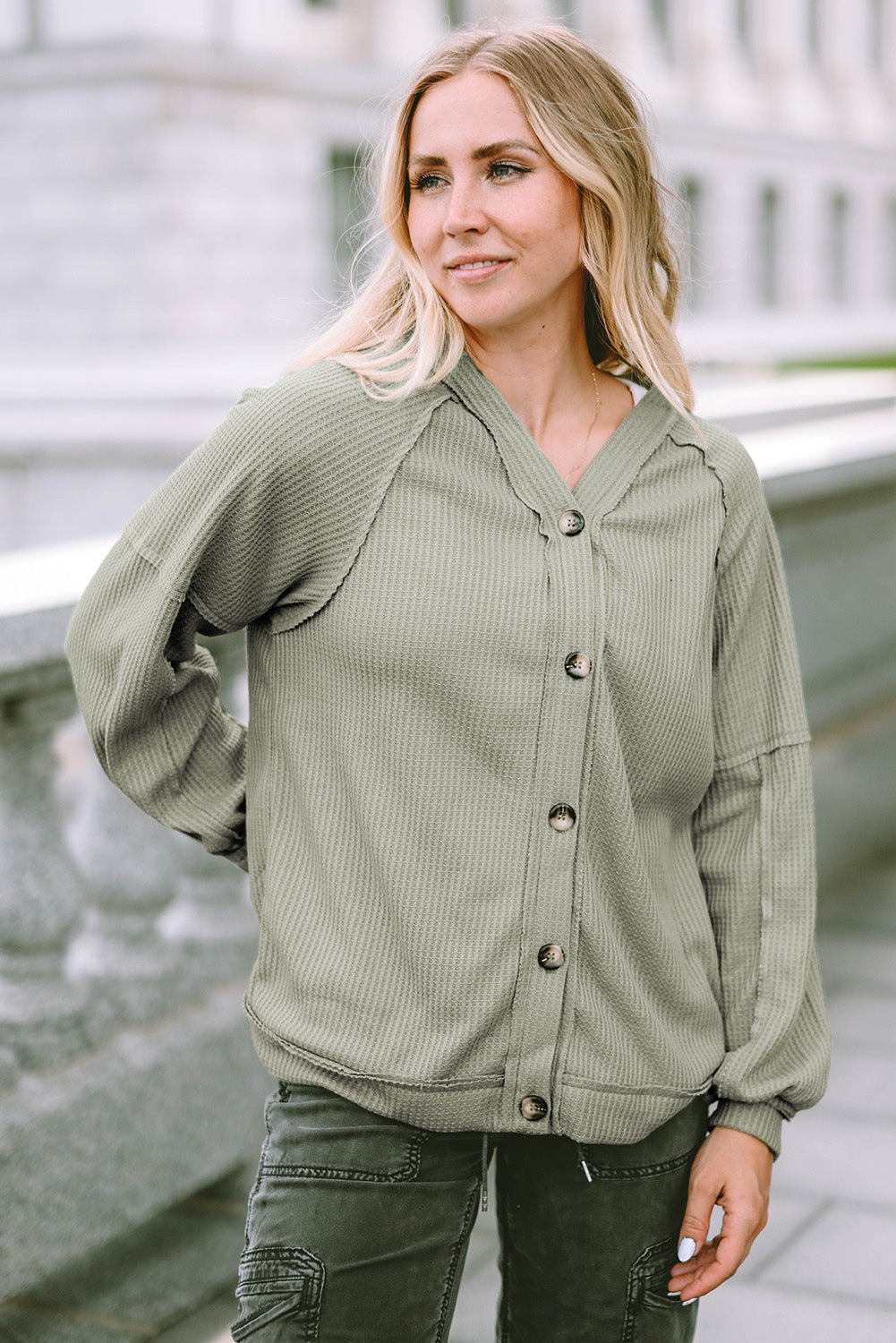 Cardigan vert en tricot gaufré avec boutons et coutures apparentes sur le devant-A WOMAN WE LOVE