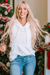 Sudadera blanca con capucha con bolsillo de canguro y mangas a cuadros con parche en relieve