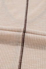 Top superior con detalles de crochet pergamino y costuras aparentes