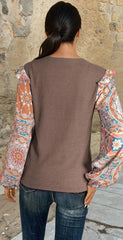 Round neck blouse in embossed knitting *