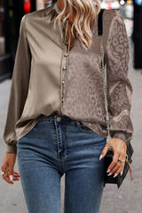 Chemisier en satin jacquard demi-léopard contrasté beige français clair-A WOMAN WE LOVE