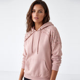 Raglan sleeve hoodie and plain colored rivets with pocket