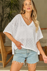 Blouse fluide tricotée blanche à col en V-A WOMAN WE LOVE