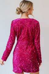 Robe courte rose pitaya en velours à sequins et col V croisé