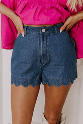 Short en jean bleu marine à ourlet festonné