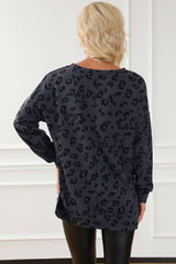 Sudadera gris incrustada con cuello dividido y estampado de leopardo abotonado