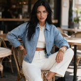 Veste en jean zippée à poches ornées de rivets