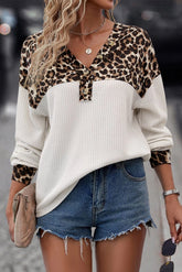 T-neck sweatshirt in V buttoned knitted leopard knitted button