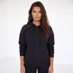Sweat à capuche noir à manches raglan et rivets décoratifs