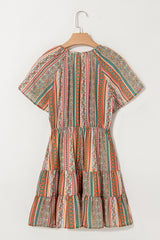 Robe rouge à volants et col en V boutonnée à imprimé floral bohème