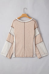 Top superior con detalles de crochet pergamino y costuras aparentes