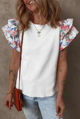 Haut en tricot texturé blanc à manches volantées et imprimé abstrait