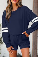 Ensemble sweat-shirt et short à manches rayées et épaules tombantes bleu marine