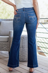 Jean bootcut bleu marine à coutures western et poches arrière