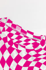 Collar con tapa larga y trepada en un patrón a cuadros rosa