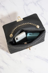 Petit sac d’épaule noir en simili cuir texturé à chaîne dorée