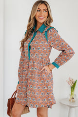 Robe courte chemise orange bohème à col contrastant et imprimé floral.