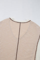 Top superior con detalles de crochet pergamino y costuras aparentes