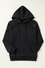 Sweat à capuche noir à manches raglan et rivets décoratifs