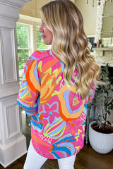 Blouse rose à imprimé abstrait et manches à volants boutonnée à col en V-A WOMAN WE LOVE