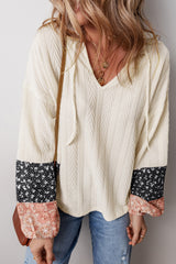 Blusa beige con cordón apretado *