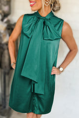 Evergreen - Mini-robe droite sans manches en satin avec nœud papillon-A WOMAN WE LOVE