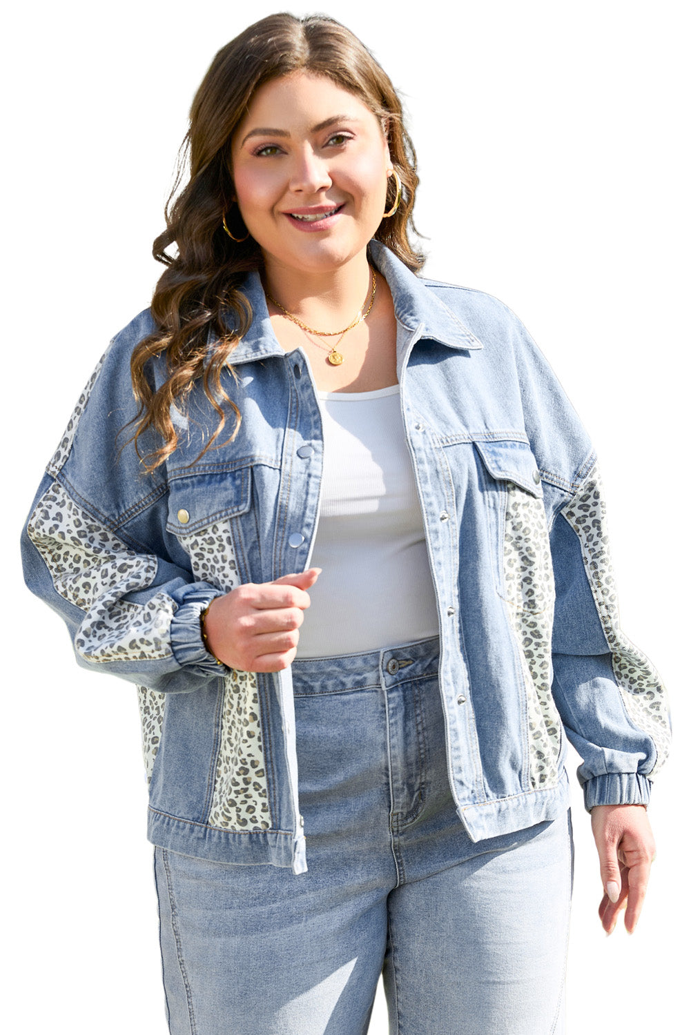 Chaqueta de mezclilla de tamaño grande con detalles en Rabat y Patchwork Leopard Chaqueta de mezclilla de tamaño grande con detalles en Rabat y Patchwork Leopard