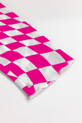 Collar con tapa larga y trepada en un patrón a cuadros rosa