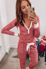 Ensemble de salon avec haut boutonné à col en V et pantalon à taille nouée à rayures rouges-A WOMAN WE LOVE