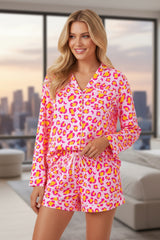 Ensemble pyjama rose chemise à manches longues et short à imprimé léopard