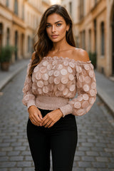 Haut rose col bateau avec taille élastique et motif satiné