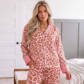 Pyjama rose léopard à finitions à pois, chemise et pantalon