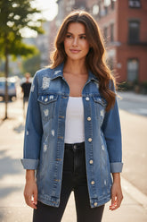 Veste longue en jean destroy avec broderies et message