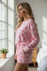 Ensemble de salon rose avec haut et short à manches longues