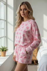 Ensemble de salon rose avec haut et short à manches longues