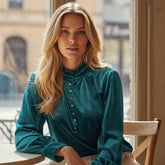 Haut vert en velours boutonné sur le devant *