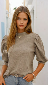 Vintage de textura alta con mangas hinchadas y simplemente cuello vertical