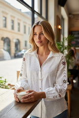 White shirt in patchwork with eyelets and puffy sleeves *