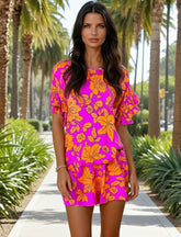 Robe fleurie rose volumineuse à manches volantées *