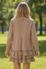 Mini-robe à manches longues et encolure dégagée en chèvre