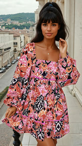 Mini-robe bohème rose à col carré et manches bouffantes *