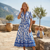 Robe longue bleue à fleurs bouffantes