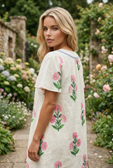 Mini-robe ample à manches courtes et col fendu, motif floral abricot