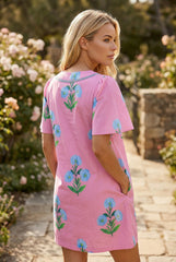 Mini-robe ample à manches courtes et col fendu, motif floral rose