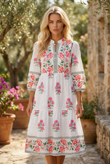 Robe longue blanche à imprimé floral, col mandarin et manches 3/4