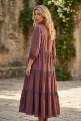 Robe ample à fleurs marron à manches 3/4 bouffantes