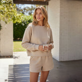 Ensemble haut et short matelassé à manches longues de couleur unie beige